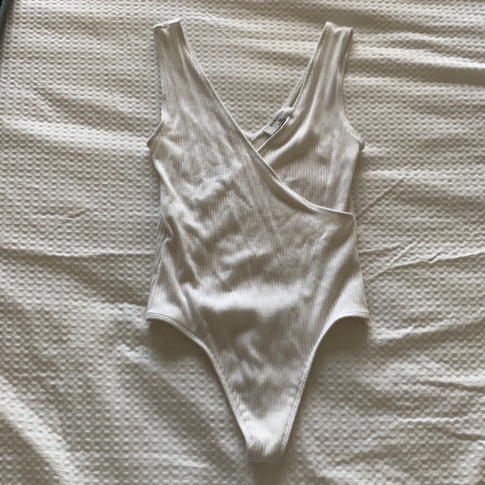 Aritzia Babaton V-Neck Ribbed Bodysuit